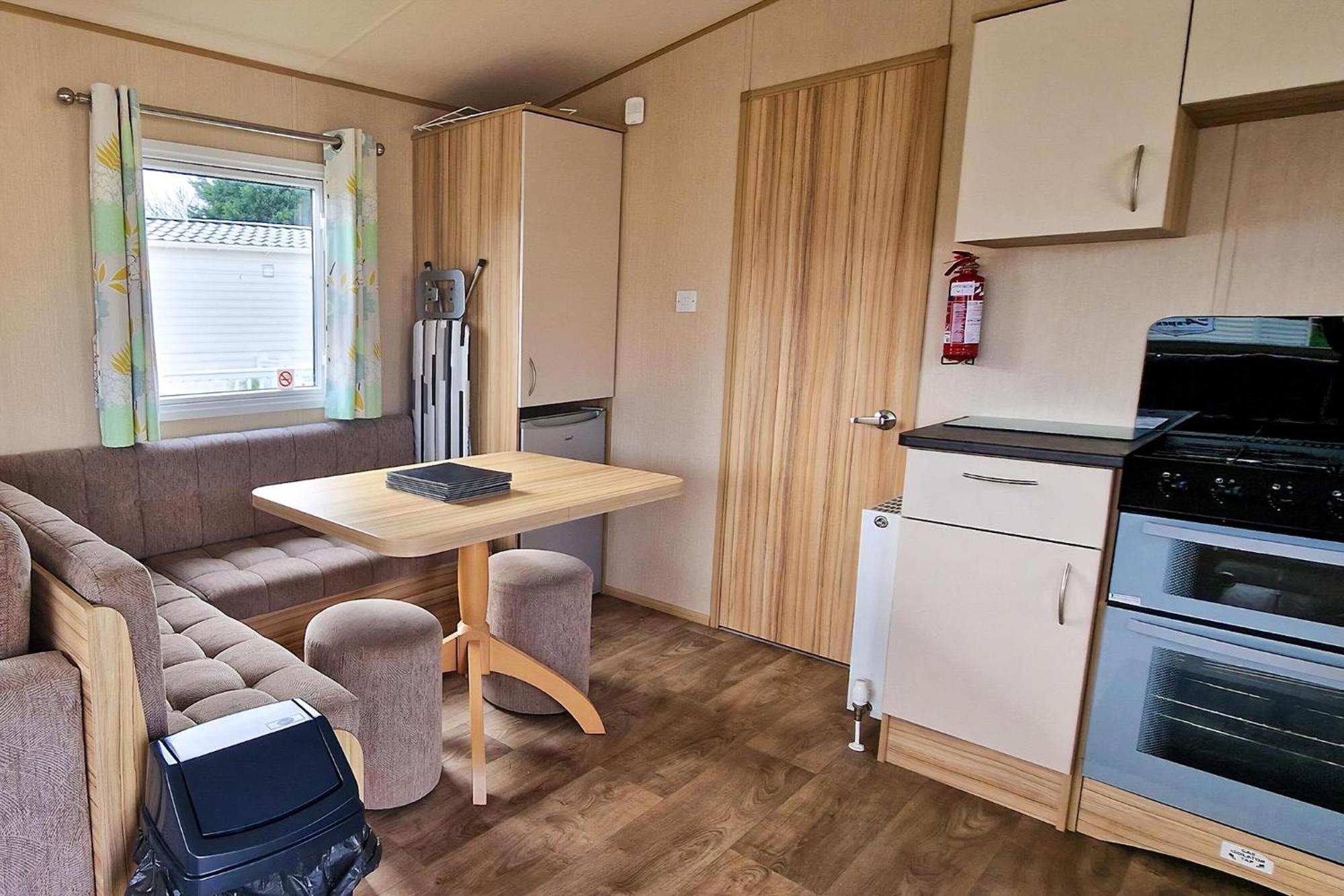8 Berth Caravan For Hire At Manor Park Near To A Great Beach Ref 23041C Hunstanton Exteriér fotografie
