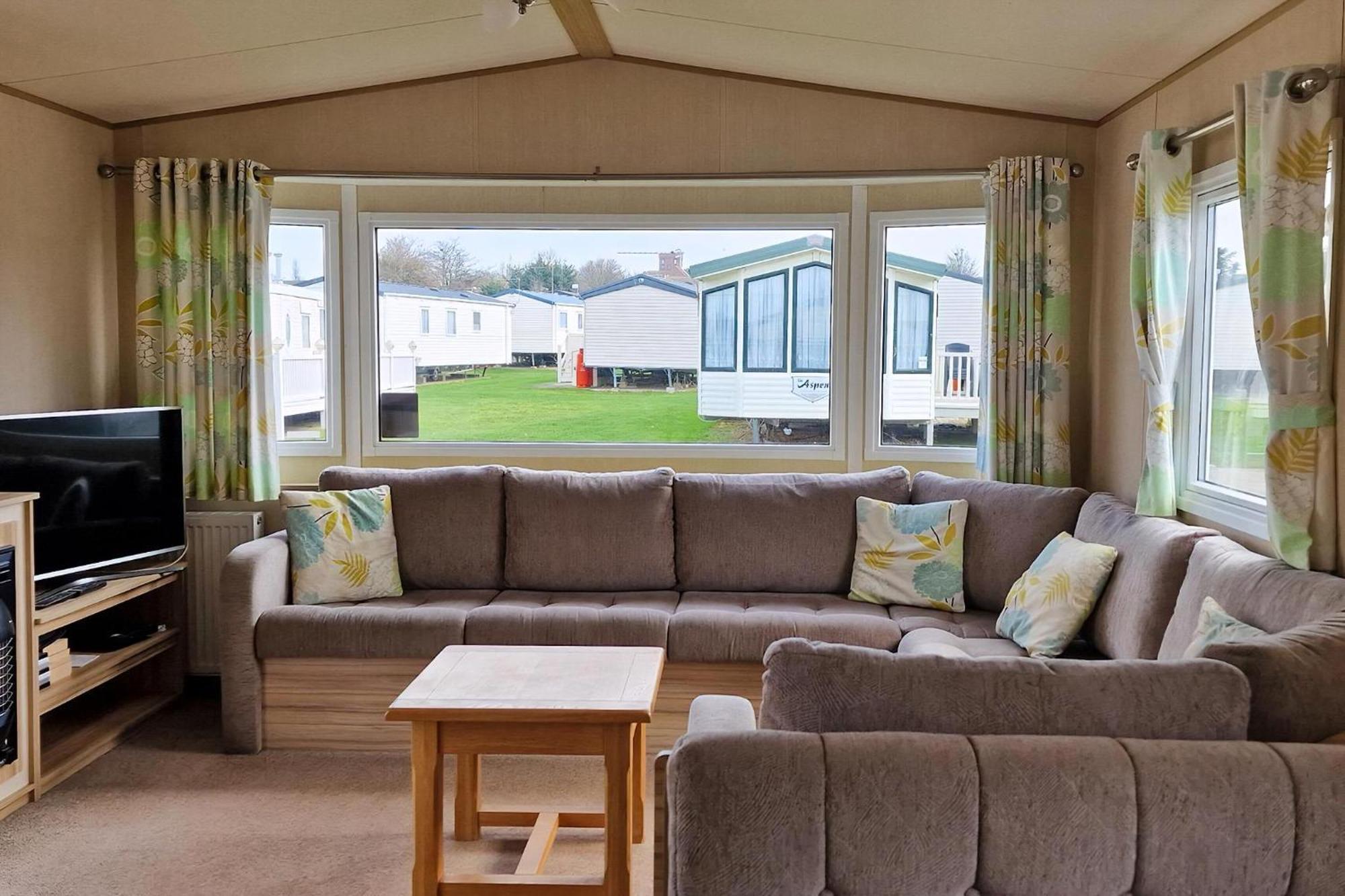 8 Berth Caravan For Hire At Manor Park Near To A Great Beach Ref 23041C Hunstanton Exteriér fotografie