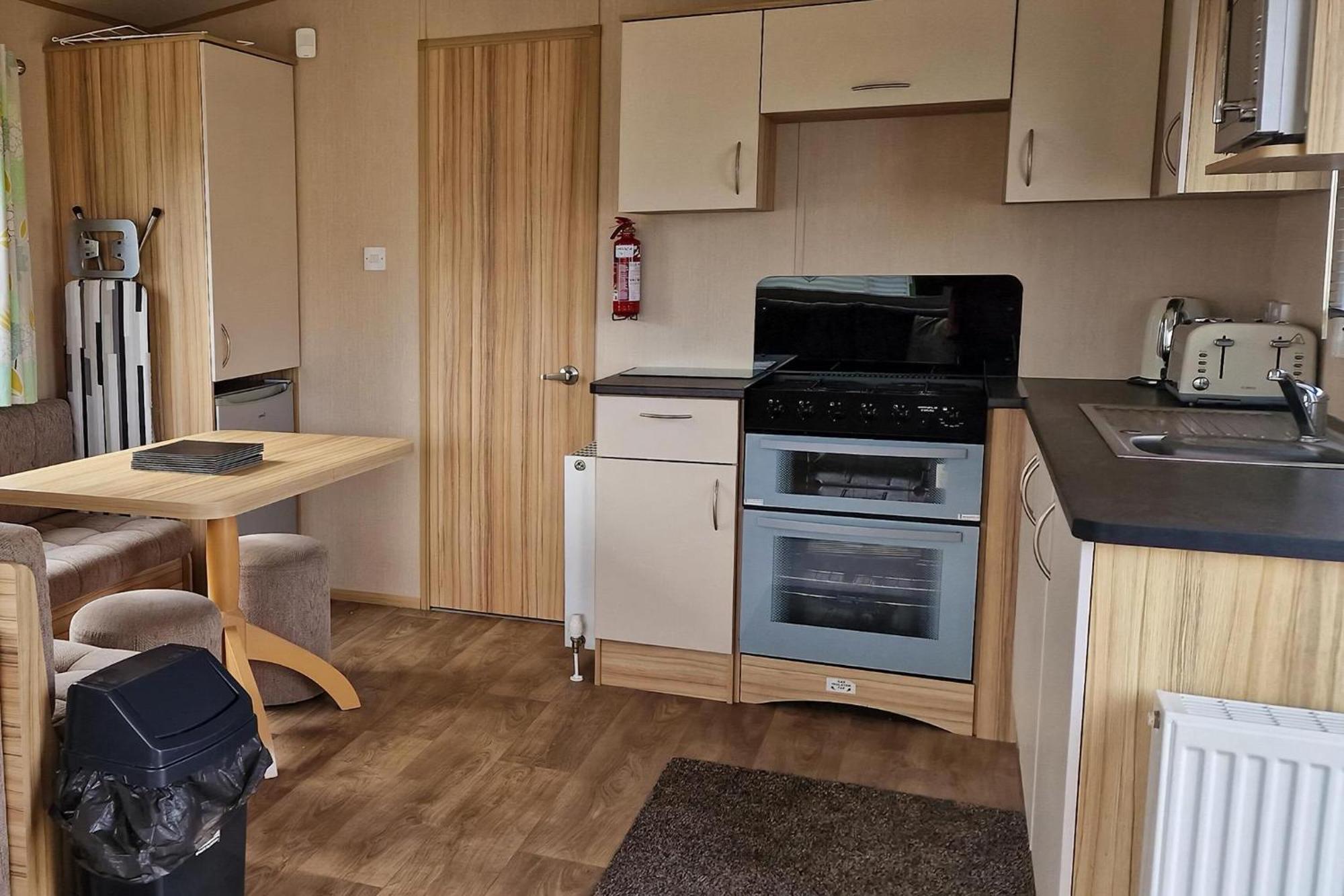 8 Berth Caravan For Hire At Manor Park Near To A Great Beach Ref 23041C Hunstanton Exteriér fotografie