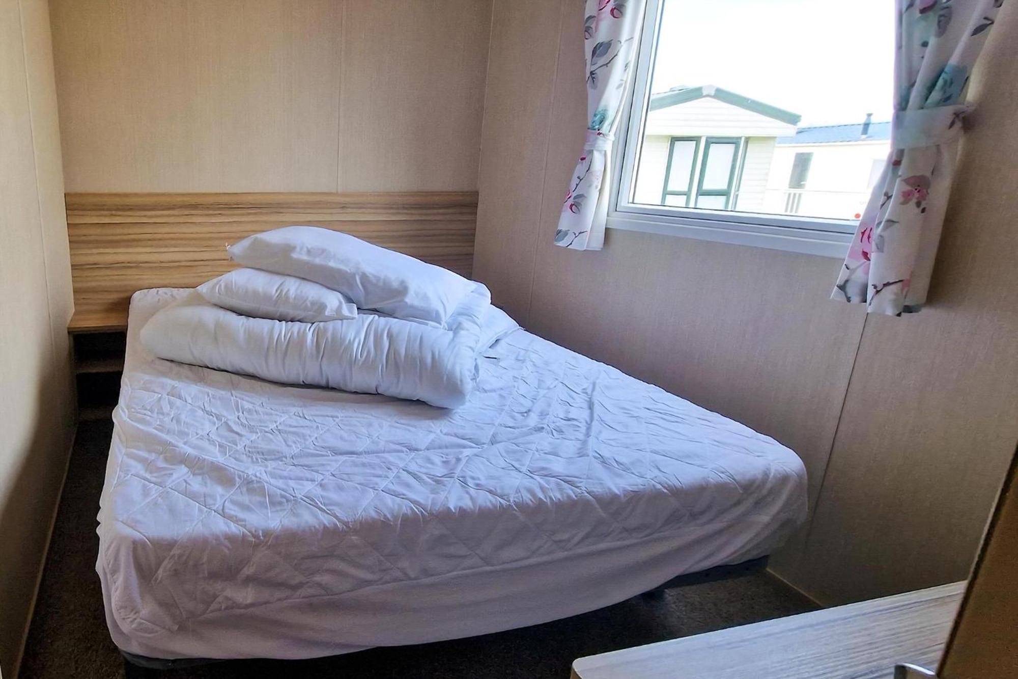 8 Berth Caravan For Hire At Manor Park Near To A Great Beach Ref 23041C Hunstanton Exteriér fotografie